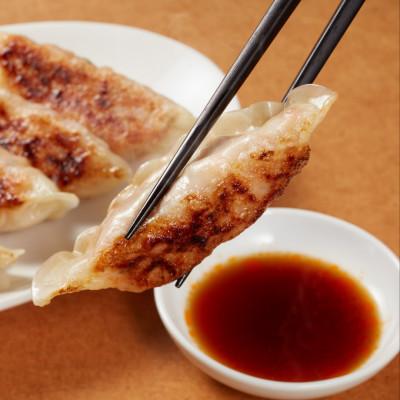 ふるさと納税 三股町 万能のかけ醤油 根昆布入り酢しょうゆ1L 2本セット (化粧箱入り) 【MI653-fy】 |  | 01