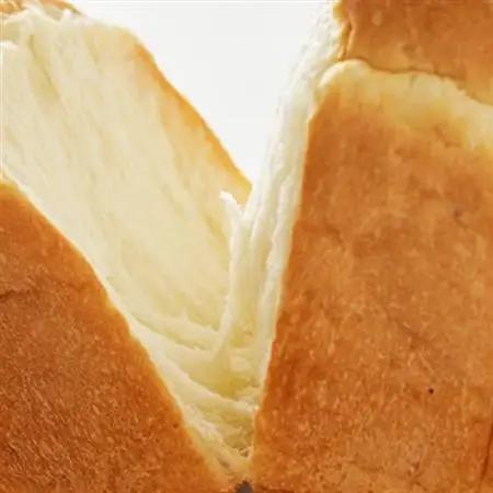 人気食パンと4種のチーズとヨーグルトセット_ パン  ぱん  卵・乳製品 チーズ    卵・乳製品 ヨーグルト  _【配送不可地域：離島・北海道・沖縄県・中国・四国・九州】【1340786】
