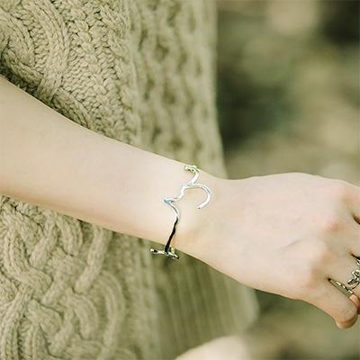 ふるさと納税 静岡市 【國廣沙織×三代目板金屋】Hiraganaバングル　うつくしい　シルバーSサイズ　1個