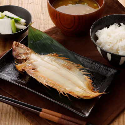 一夜干しかれい「ヒレグロ2尾」「かれいの煮つけ」を得意料理にするセット【配送不可地域：離島】【1613815】