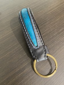 a30-252　マグロ 革 を使った キーホルダー
