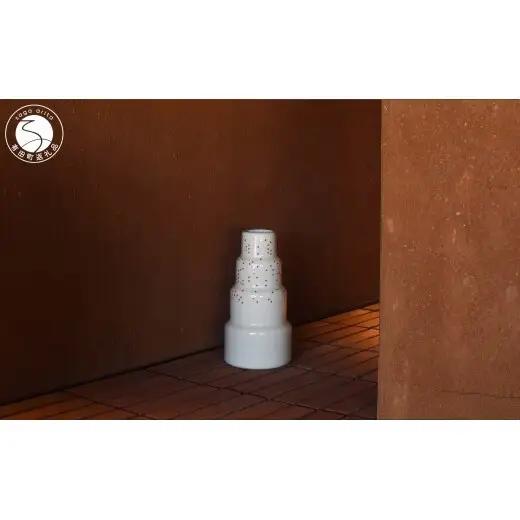 1616/ S&B Vase High Red Dots【1616/arita japan】有田焼 ショルテン＆バーイングス デザイン オランダ 花器 花瓶 ベース 白磁 白 赤 ドット シンプル シック モダン ギフト A130-45