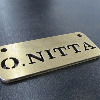 真鍮製オリジナルボトルキーパー（名前刻印・7×3×0.3cm） 雑貨 日用品 工芸品 装飾品 