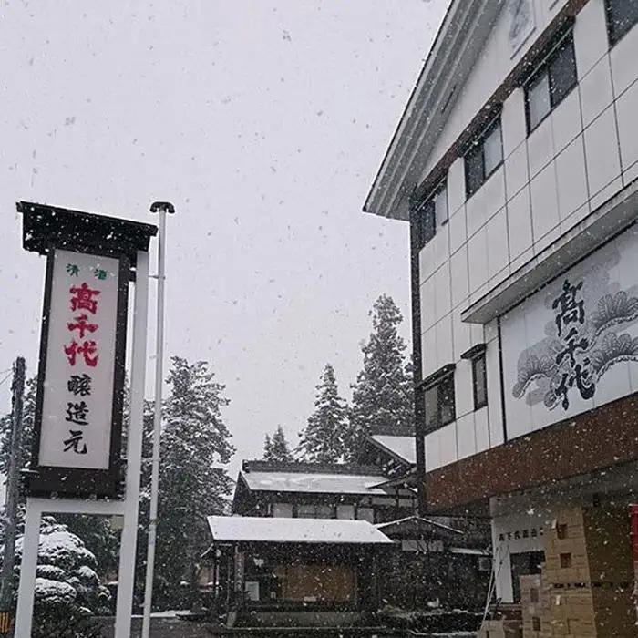 日本酒 高千代 辛口純米酒1800ml【高千代 純米 辛口 一升瓶 1本 日本酒 1800ml 新潟 地酒 厳選 晩酌 熱燗 お酒 酒 さけ お中元 お歳暮 贈答】
