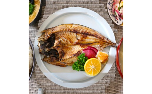 身質の良いトロあじを厳選。
栄養価の高いお魚は毎日の食卓に。大変おススメです。