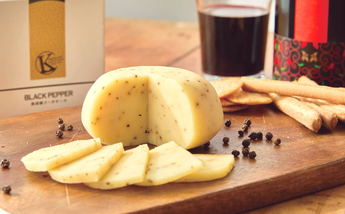黒こしょうゴーダチーズ １個 180g | チーズ 人気 おすすめ 乳製品 島根県雲南市/木次乳業有限会社 [AIBH023]