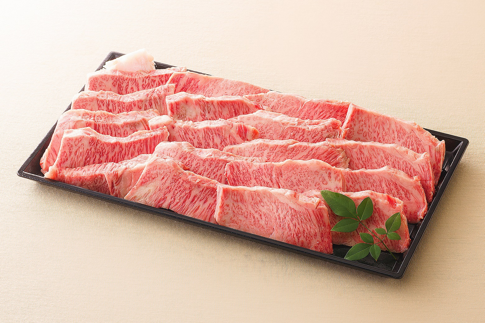 
            飛騨牛 三角 バラ カルビ 焼肉 用 500g
          