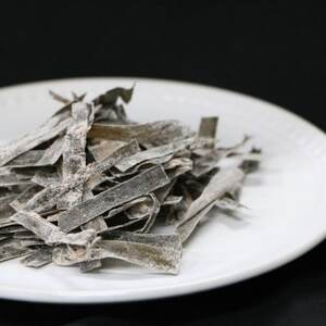 【昆布のおやつ】北海道産の昆布を使用した甘酸っぱい梅の味わい 梅おやつ昆布 2個セット【1624772】