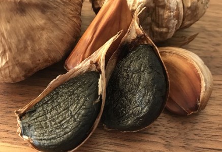 やっさんの熟成発酵黒にんにく 200g×2袋【L-33】