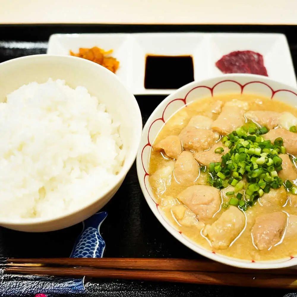 純国産馬 馬ホルモン煮込み 約500g / 馬肉 ホルモン 煮込み 熊本県 菊陽町【株式会社古閑ファーム】[BHDF019]