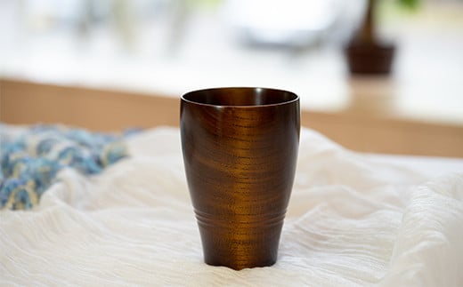 漆こっぷ -曉-弐 （ ケヤキ ： 茶 ） ＜ゆうび＞  ／ 拭き漆仕上げ 漆塗り 食器 コップ 漆器 カップ グラス タンブラー 和食器 木製 漆製品 プレゼント ギフト 贈り物 誕生日 自宅用 家庭用 普段使い 自分用 シンプル おしゃれ お洒落 オシャレ うるしぬり うるし 漆塗 岩手県 八幡平市
