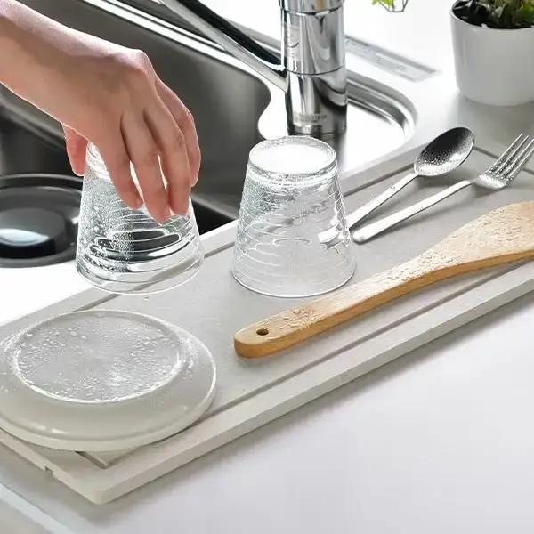 吸水プレート モイストレイ スリム 滴る水をしっかり吸収 吸水マット 水切り 皿洗い キッチン用品 bwsSELECTION [ビーワーススタイル]【010P131】