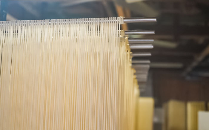 【手延べ製法のコシ！喉越しの良さ！】島原手延べ平うどん 5束×３袋入り / 南島原市 / 吉岡製麺工場 [SDG019]