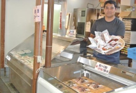 【新鮮 な 魚 をお届け！】指宿産 菜の花かんぱち1尾(指宿山川水産/033-1270) いぶすき育ちの鮮魚をお届け！ 【 魚 さかな 鮮魚 かんぱち カンパチ 養殖 鹿児島 かごしま 指宿 いぶすき