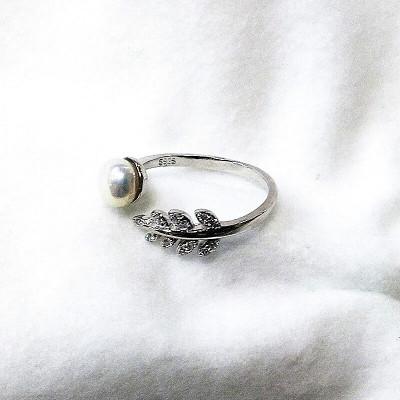 ふるさと納税 伊勢市 リング・リーフ(淡水本真珠・ボタン)SV製 1926 |  | 01