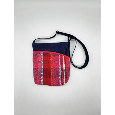 ふるさと納税 八尾市 りんごの木　さをり織りポケットショルダー【赤系】(A273)