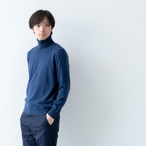 カシミヤ タートル ニット度詰 カシミヤ(ブルー )男性用サイズ:M(42)≪白田のカシミヤ≫