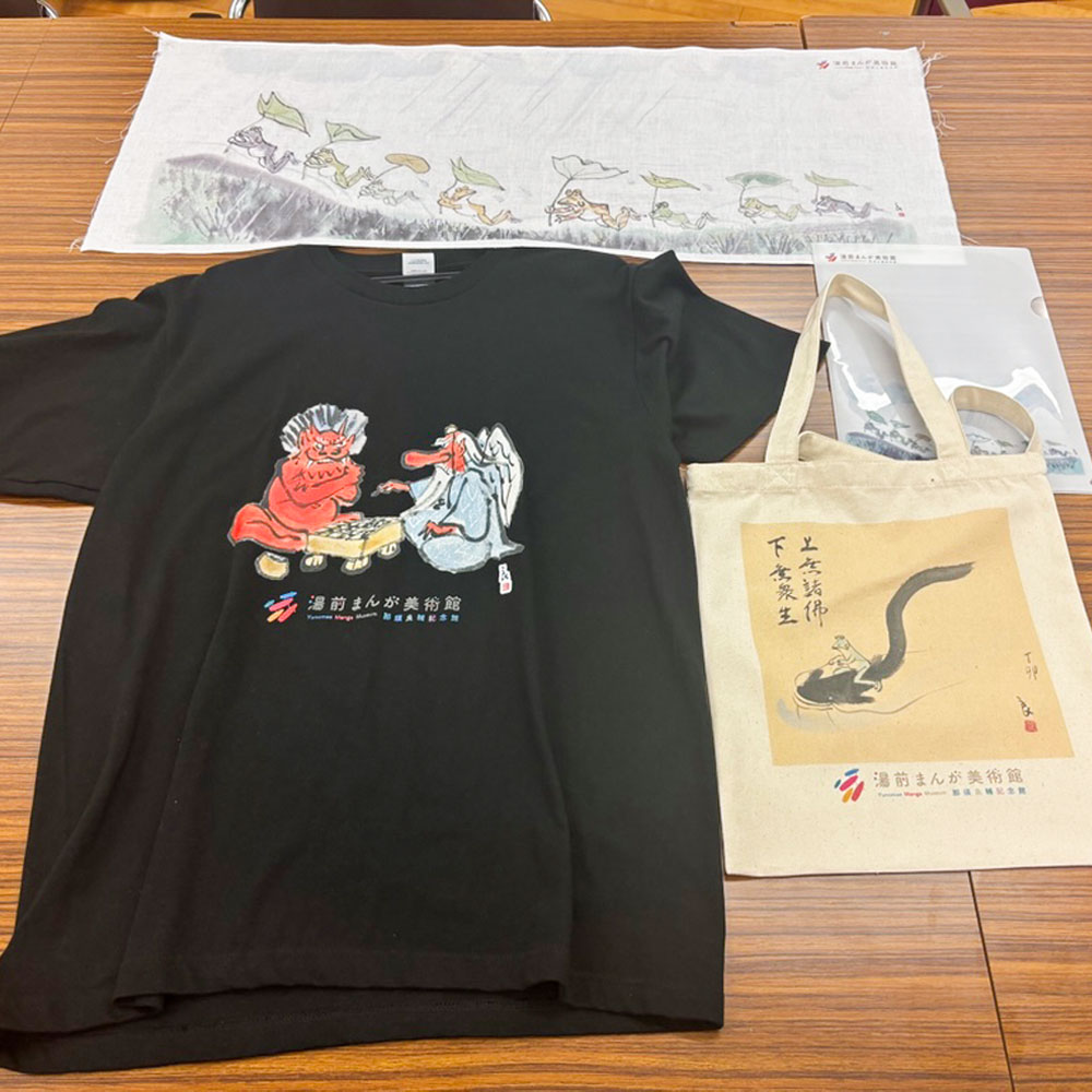 【ふるさと納税】丸ごと！那須マンガグッズ 詰め合わせセット Tシャツ・トートバッグ・手ぬぐい・クリアファイル 普段使い レトロ ファッション 衣類 衣料 かばん カバン 鞄 小物 雑貨 熊本県 湯前町 送料無料