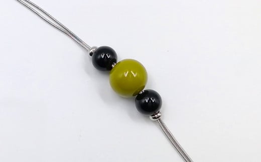 輪島うるし塗　Ｙ字ネックレス（漆塗）　マスカット（黄緑色）