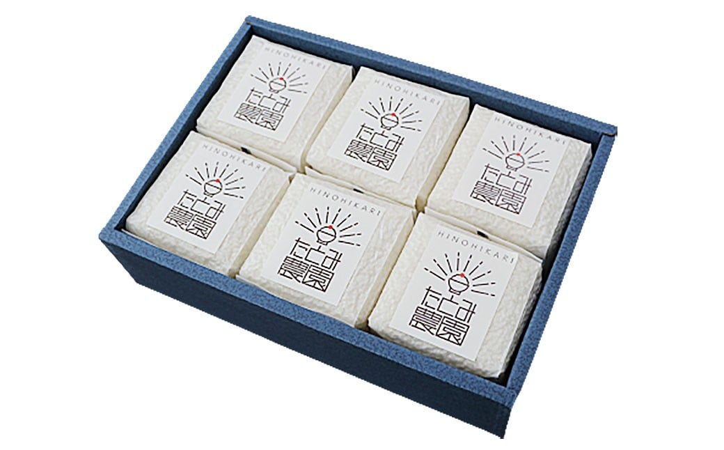 
                  【令和7年産】たとみ農園のお米 ヒノヒカリ キューブ 真空パック 詰合せ 300g × 6個 （合計：1.8g） お米 米 コメ こめ ご飯 白ご飯 白ごはん 白米 はくまい たとみ農園 山梨県産 国産 単一原料米 精米 山梨県 中央市 常温
                