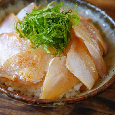 ふるさと納税 浜田市 島根県産の新鮮な天然のどぐろを活かした自家製炙り漬け丼の具　4食分(1食ずつの小分け包装)　冷凍配