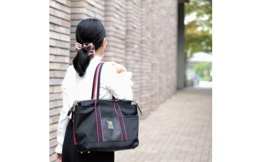 
            お仕事バッグ　しごとーと　シャイニー　ブラック/チェリーピンク　ストラップセット【右肩用・左肩用より選択可】
          