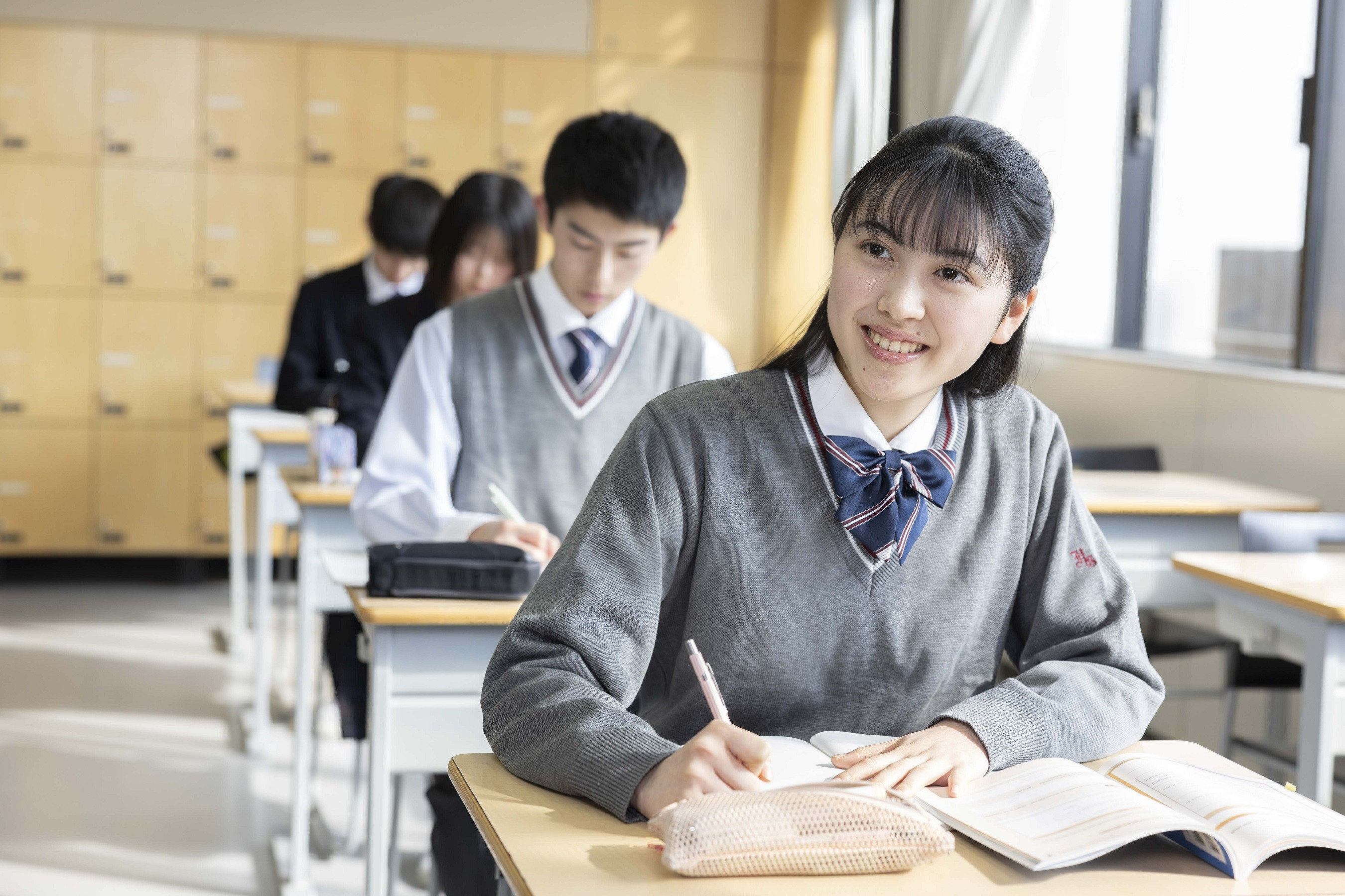 
            【お礼の品なし】⼤学等⽀援事業補助⾦（羽衣学園中学校・高等学校）【寄付⾦額 10,000円】
          