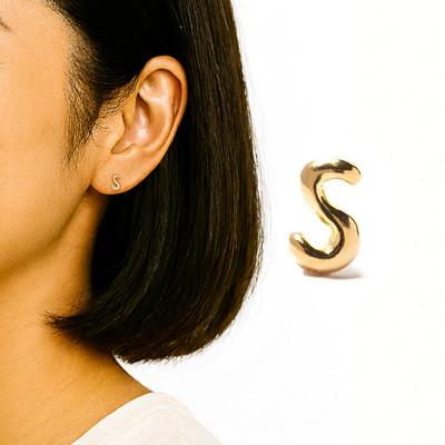 ふるさと納税 岐阜市 ピアス 18金 イニシャル アルファベット 「S」 片耳