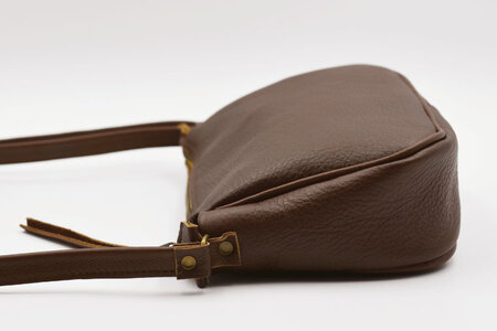 AX015-1　益子の革工房maharoのラウンドショルダーポーチ（S）ブラウン