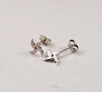 風魔小太郎　２タイプの手裏剣ピアス　（シルバー）【 ジュエリー アクセサリー 神奈川県 小田原市 アクセサリー 】