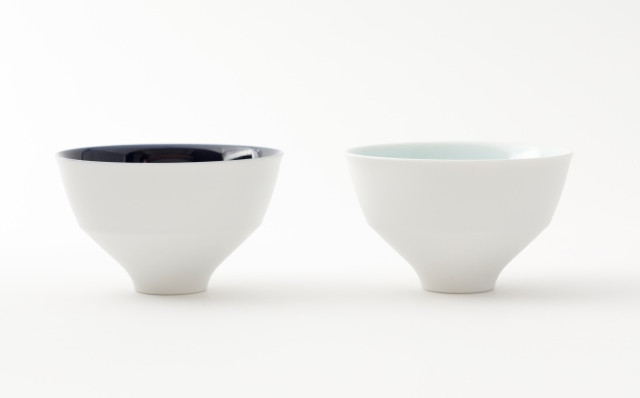 
            有田焼 ARITA PORCELAIN LAB 内青白磁外刷毛&内墨ルリ外刷毛・ペア段付飯碗
          