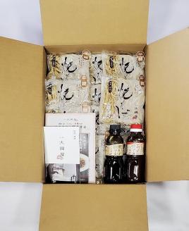 メディア紹介多数！大磯屋製麺所の熟成焼そば（深蒸し仕立て） 20食(平麺) 特製ソース1本・ナポリタンソース1本付き　H014-059