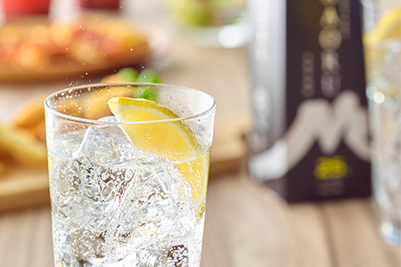 【本格米焼酎】 ｢ 白岳 KAORU ｣ 1800ml×1本 25度 紙パック ＜ フルーティ な 吟醸香 ＞ 【 熊本県 多良木町 本格米焼酎 白岳 KAORU 吟醸香 甘み コク バランス こだわ