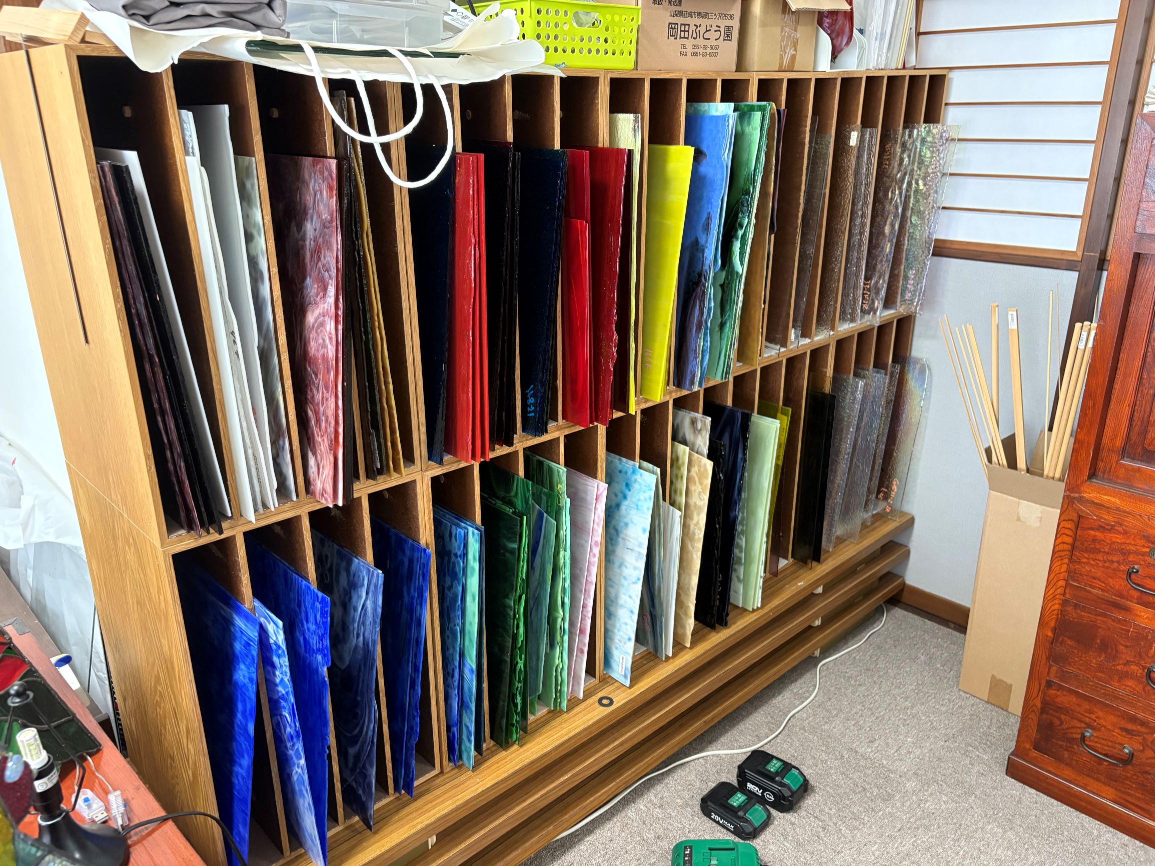 ステンドグラスランプ（クリスマスツリー）〈1個限定〉