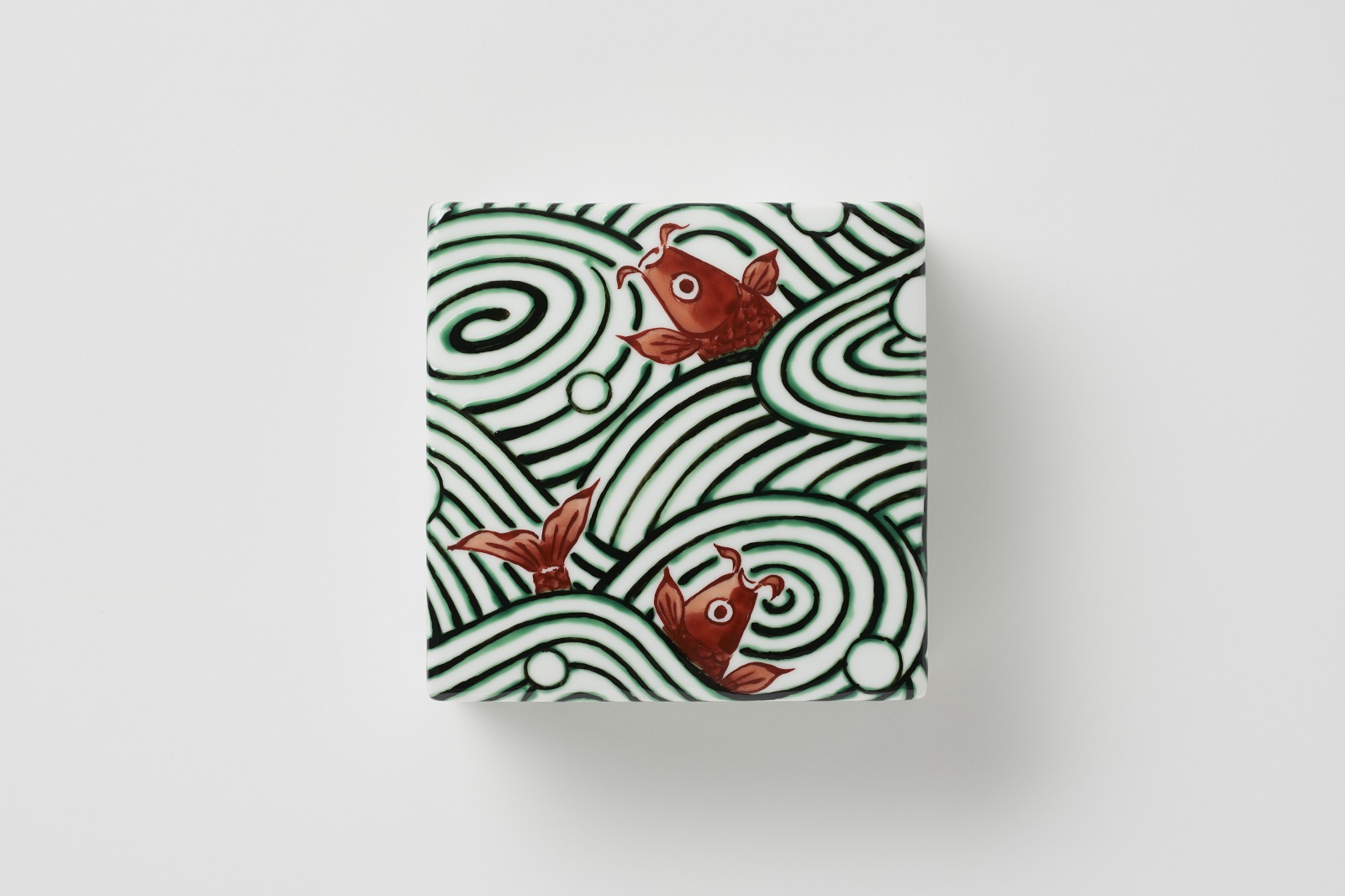 伊万里陶苑　遊鯉紋陶箱・中 H971