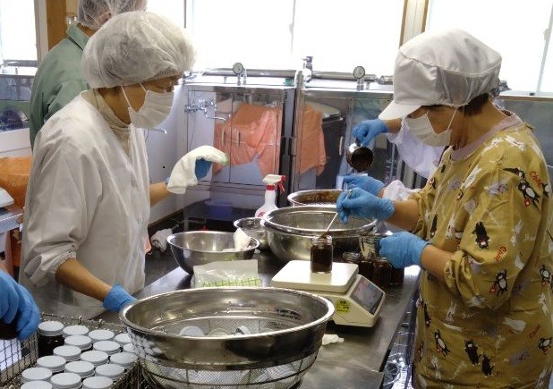 ししこしょう辛味噌製造の様子
