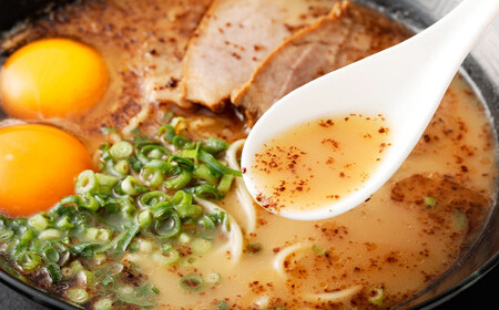 ＜ R8年熊本地震復興支援 ＞黒亭のとんこつラーメン 3人前 黒亭 熊本ラーメン 中太麺