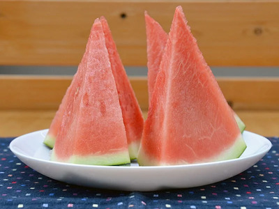 【先行予約】信州波田産 贈答用 高級スイカ！信州の癒し 【特上】 4L～5Lサイズ 1玉｜ふるさと納税 長野県 信州 松本 果物 フルーツ すいか スイカ 西瓜 新鮮 大きい 特別 贈答 季節限定 甘