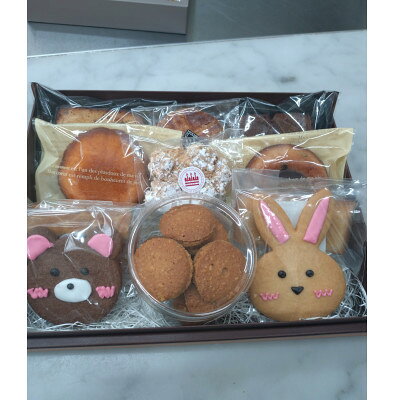 【ふるさと納税】焼菓子詰め合わせ　10個+1ケース(9枚入り)計11種【配送不可地域：離島】【1759425】
