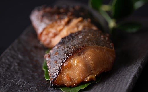 銀たら醤油麹漬け 80g×5切 タラ 麹 発酵調味料 椎茸 しいたけ 米麹 米こうじ 宮城県産 ひとめぼれ 小分け うまい登米っこ欒や！ 【有限会社ケンズダイニング】tm417
