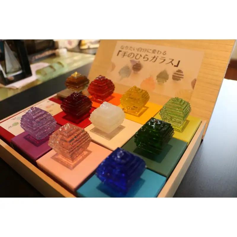 なりたい自分に変わる「手のひらガラス」木箱入り10色セット
