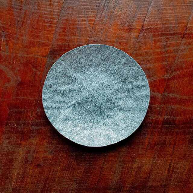 【ふるさと納税】雪色の盛皿 金属 工芸品 アルミ製 白色 19.5cm×20.5cm×1.5cm程 1枚 山形県 朝日町 キッチン 皿 食器 おしゃれ お洒落 送料無料