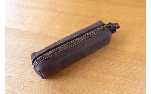 革の四角いペンケース（ダークブラウン）革 レザー【ペン10本収納可能 文房具 モストロレザー アンティーク調色味 お中元 お歳暮 父の日 母の日 ギフト用 エイジング 植物タンニンなめし ファッション小物 大阪府 門真市 】 272230_AY008VC04