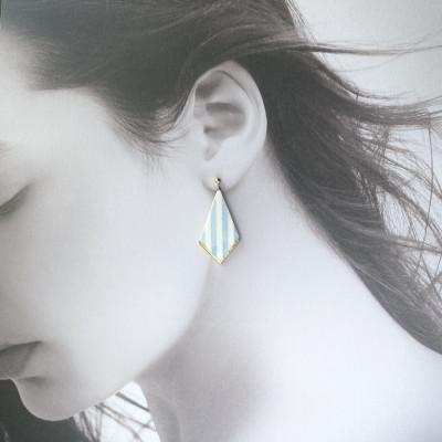 ふるさと納税 茅ヶ崎市 ArtOpus. イヤリング ストライプ ディアマンテ ラクリマ L青 湘南 茅ヶ崎市 陶磁器 |  | 01