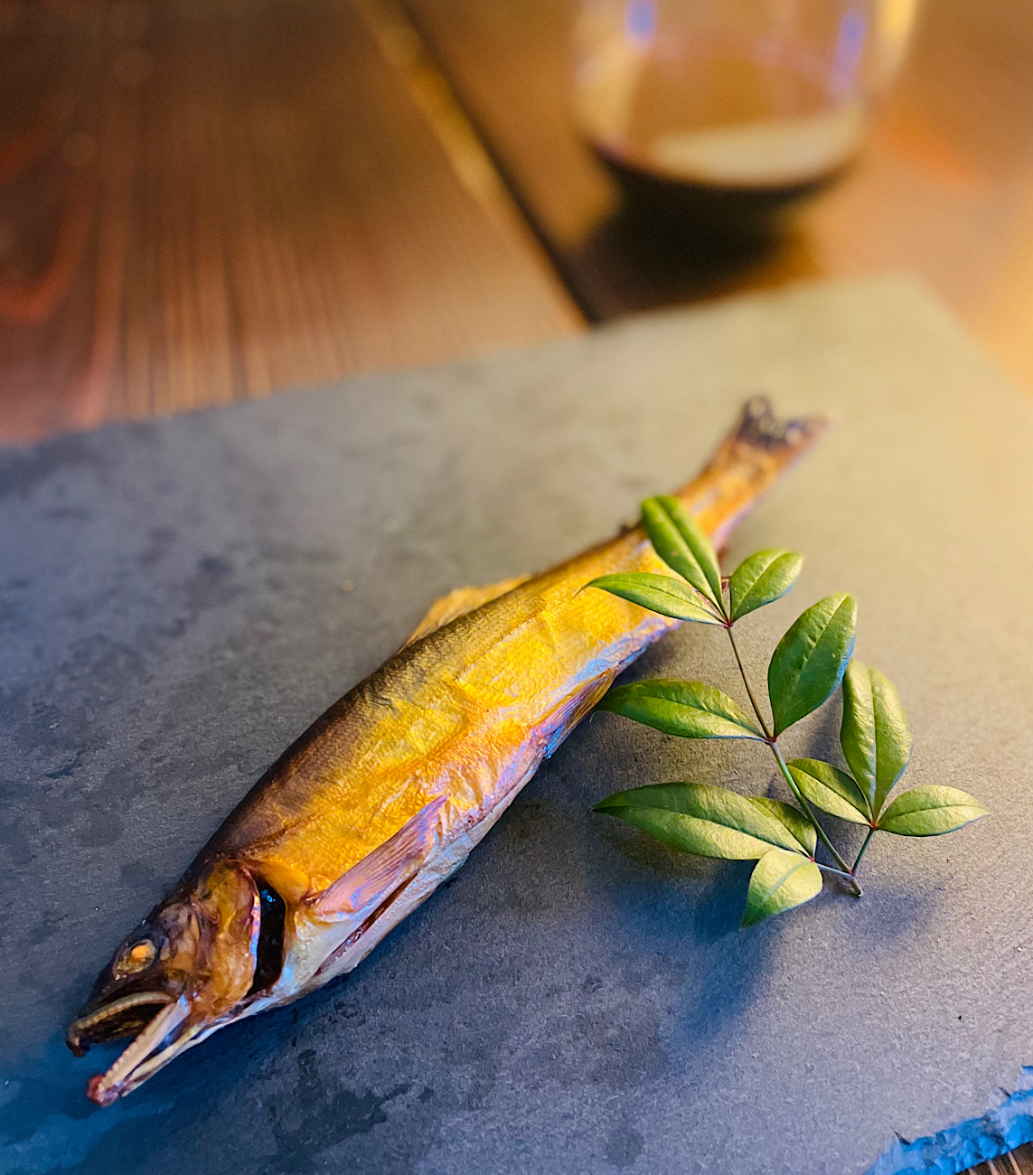 温めるだけで名店の味《こまち鮎》鮎の燻製５本【鮎乃家】[B5-4201]