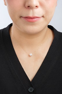＜真珠ペンダント・スルーバロック（イエローゴールド）＞ 保証書付き 8.0～9.0mm 純国産 高品質 アコヤ真珠 パール あこや ネックレス アクセサリー レディース 女性 誕生日 記念日 成人祝い