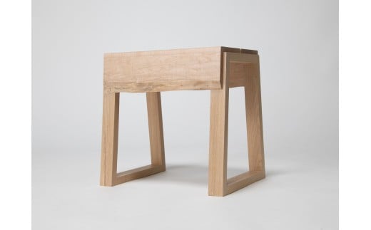 中川町の森から生まれたスツール　『ZAG ユニークタイプ』