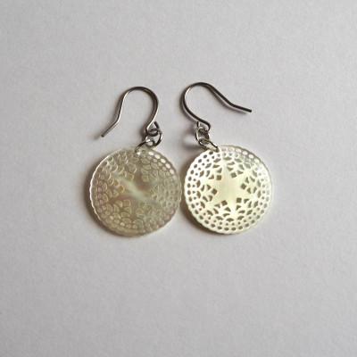 ふるさと納税 大和高田市 白蝶貝「ベツレヘムパール風」ピアス |  | 02