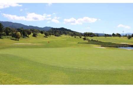 No.233 大阪府 ワールドカントリーゴルフクラブ【平日】セルフ1名様プレー券