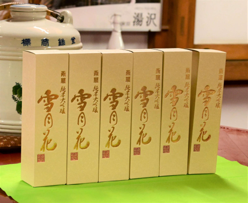 両関 純米大吟醸「雪月花」720ml入り 6本 湯沢を代表する銘酒【大友屋】[I1-4901]